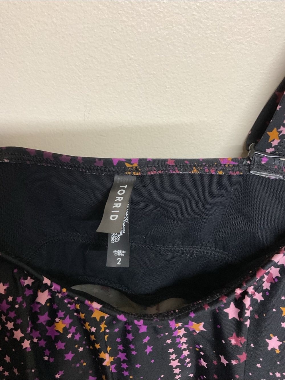 Black Star-Print Flounce Swim Top - Women - Picture 2 of 3